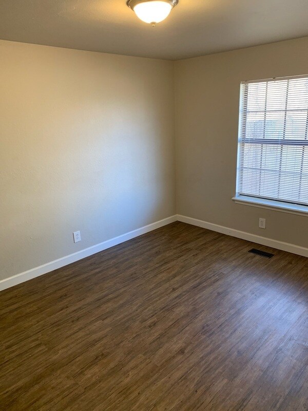 Building Photo - 5520 S Quincy Ave