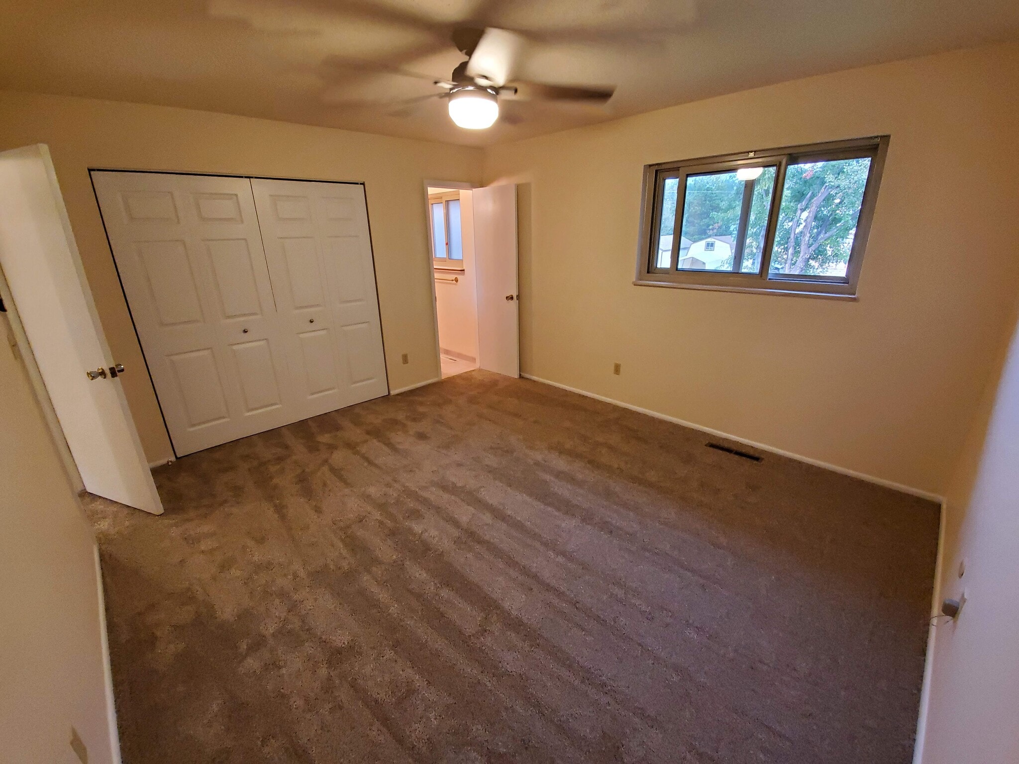 Master bedroom - 5219 Alta Loma Rd