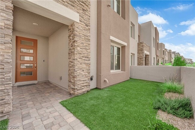 Building Photo - 600 N Carriage Hill Dr