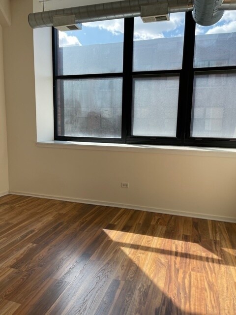 Building Photo - 2323 W Pershing Rd