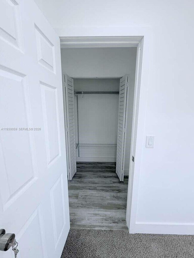 Building Photo - 134 SW 14th Ave