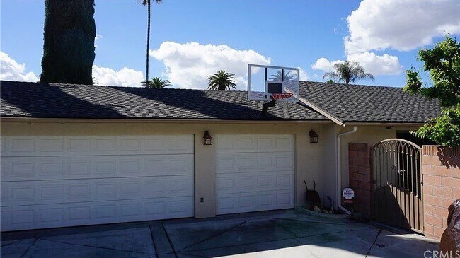 Building Photo - 126 E Arthur Ave