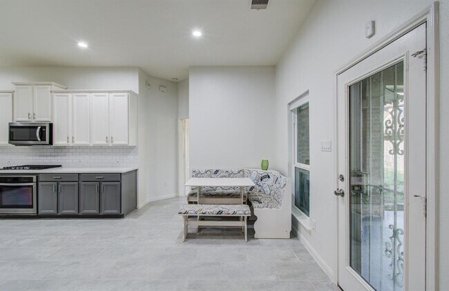 Building Photo - 4639 Regal Shadow Ln