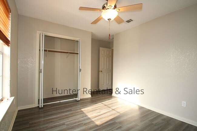 Building Photo - 4001 Tallwood Dr