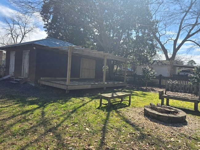 Building Photo - Beautiful Brick 2-Story in Edenton's Historic District