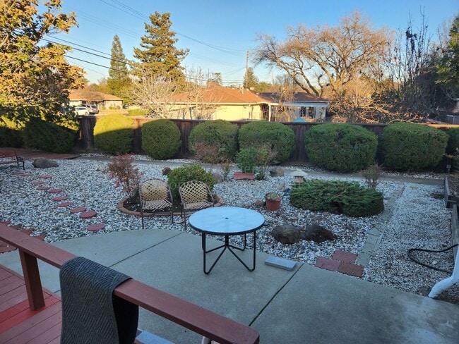 Building Photo - Spacious 4 Bed/2 Bath /1,970 square foot h...