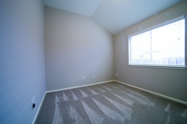 Building Photo - 117 Harbour Town Cir