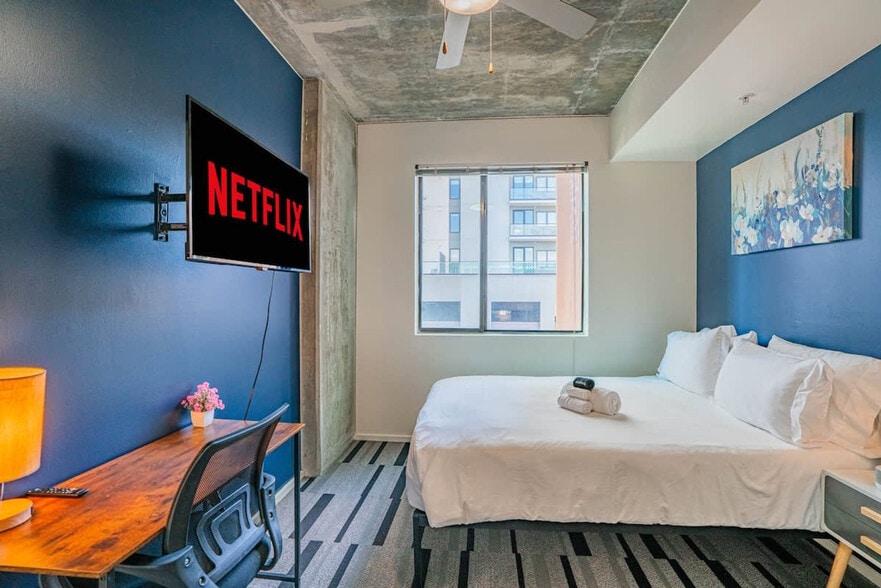 Building Photo - 333 E Roosevelt St