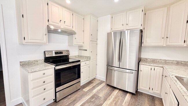 Building Photo - 1280 Alturas Rd