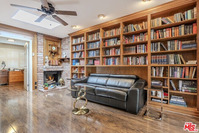 Building Photo - 2637 Angelo Dr