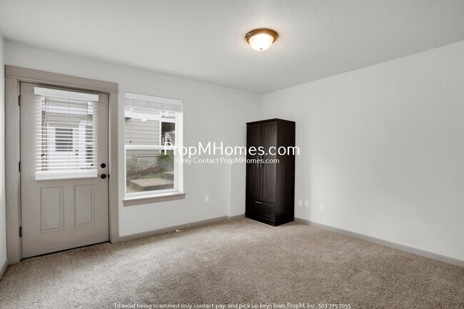 Building Photo - Gorgeous Four Bedroom Townhome in Orenco!