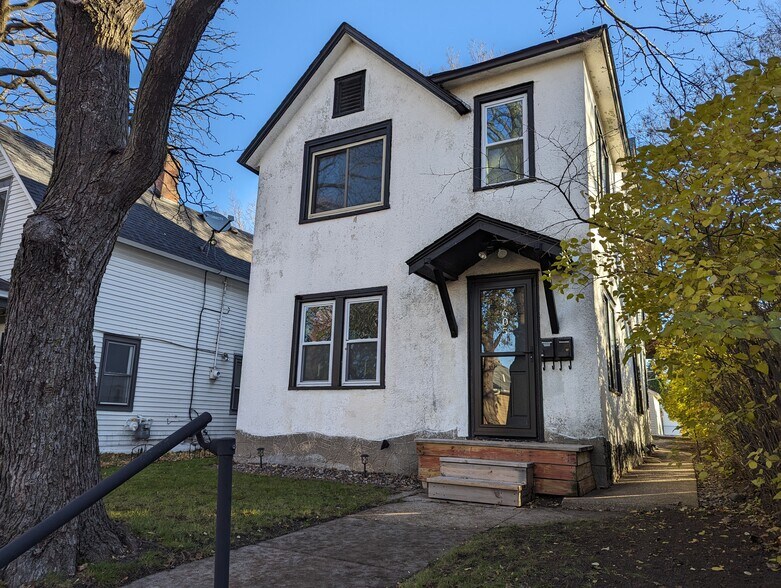 Building Photo - 1605 3rd St NE