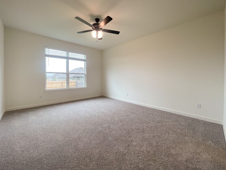 Building Photo - 6912 Llano Dr