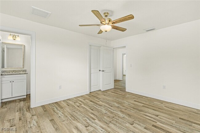 Building Photo - 1205 NE 4th Pl