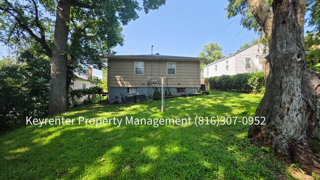 Building Photo - 2 Bed 1 Bath ready to rent! $1100