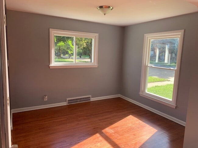 Building Photo - 3 Bedroom Updated Colonial - $1,350