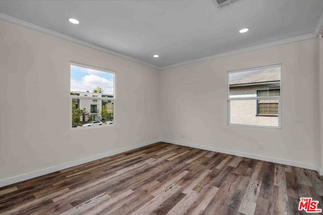Building Photo - 11575 Riverside Dr
