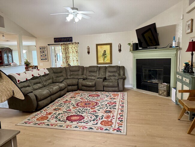 Building Photo - 4693 Ridge Pointe Dr