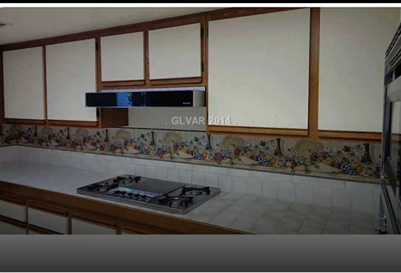 Building Photo - 3115 La Mancha Way