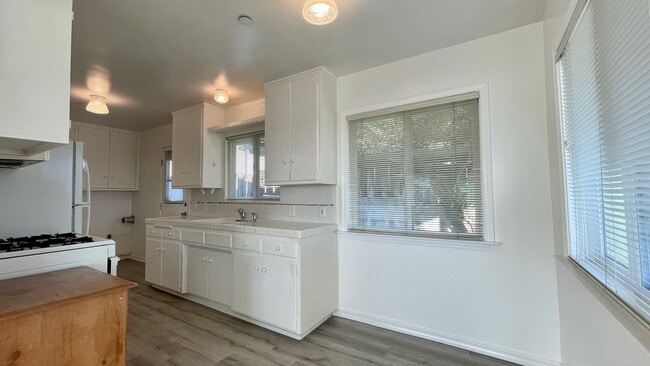 Building Photo - Stand-Alone 2 Bedroom Beach House, Single-Level with Garage