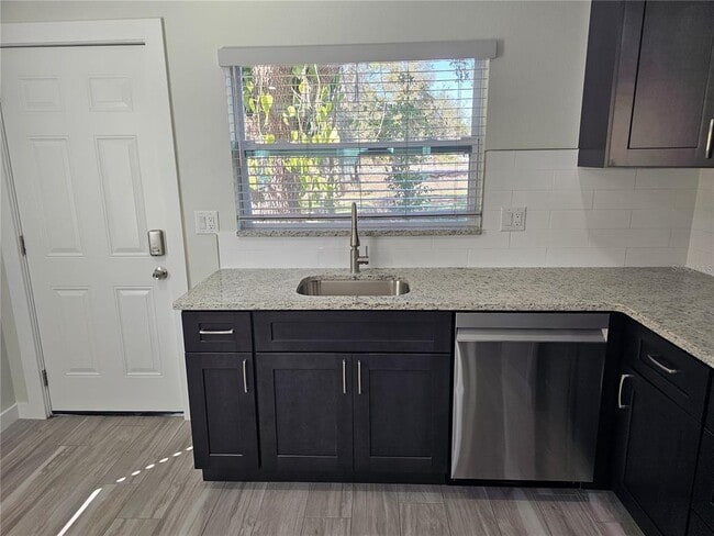 Building Photo - 7043 Brentford Rd