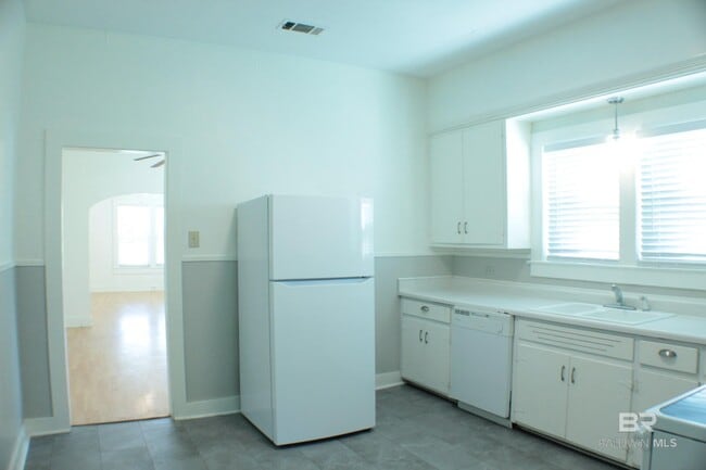 Building Photo - 207 NW 1st St