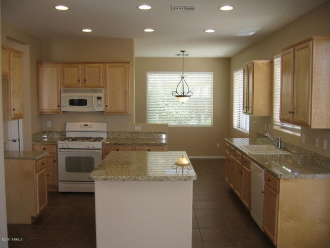 Building Photo - Beautiful Gilbert Home w/2 Master Bedrooms...