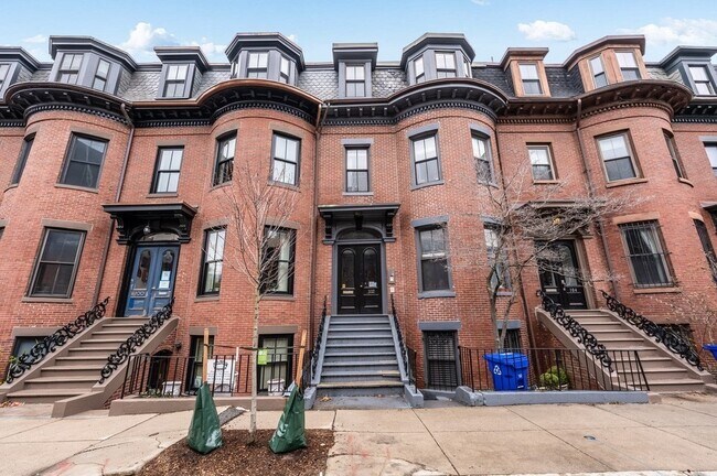 Building Photo - 102 E Brookline St