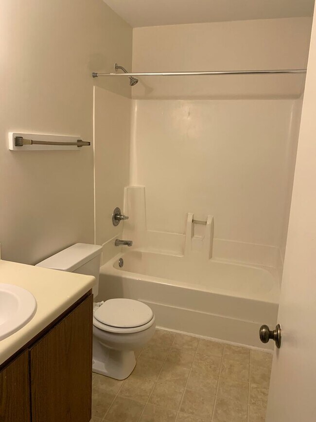 Building Photo - 6901g