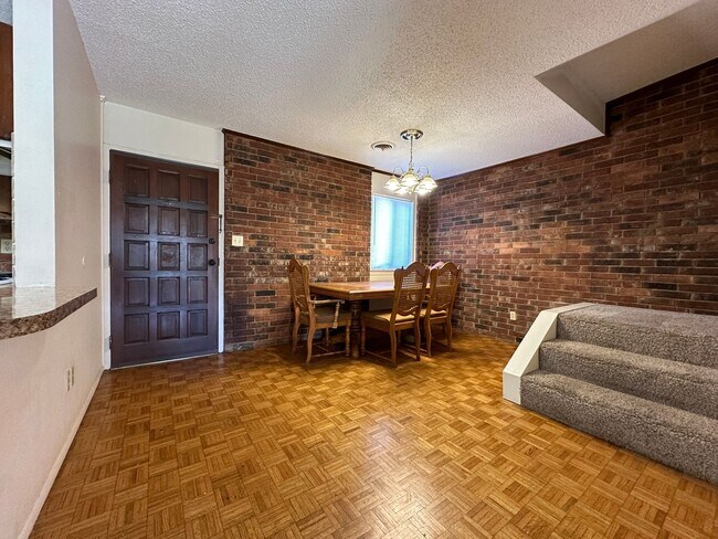 Building Photo - * Move-In Special * * Water Paid ; Washer/...