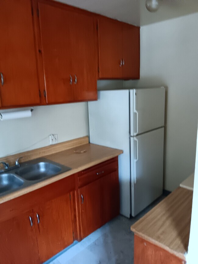 Building Photo - 911 S Marengo Ave