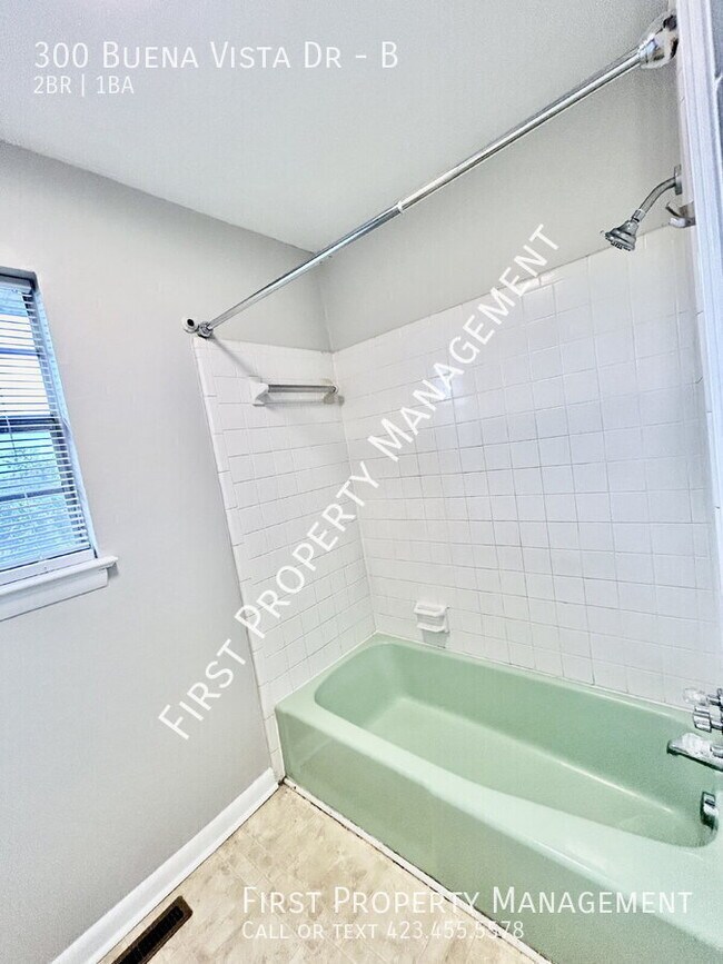 Building Photo - 300 Buena Vista Dr