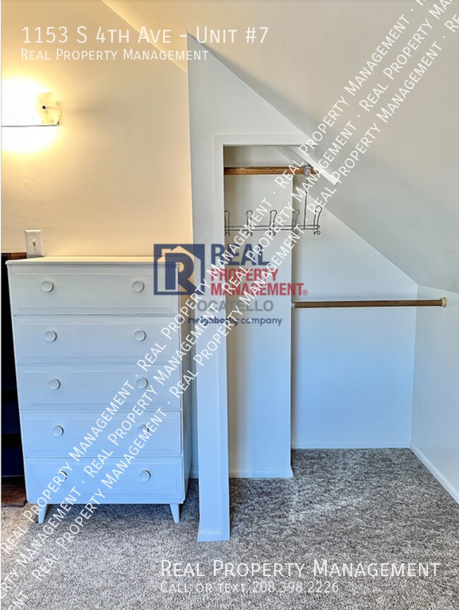 Building Photo - 1153 S 4th Ave