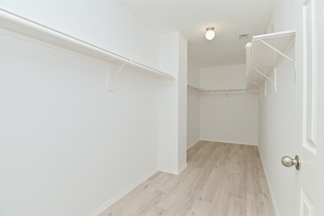 Building Photo - 1211 Nagle St
