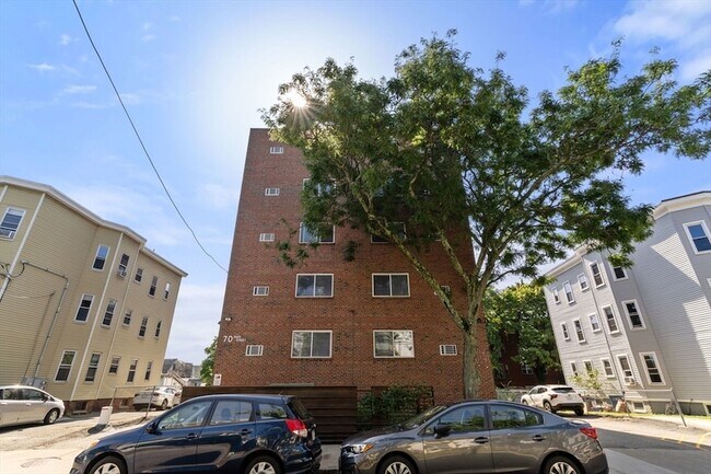 Building Photo - 70 Park St