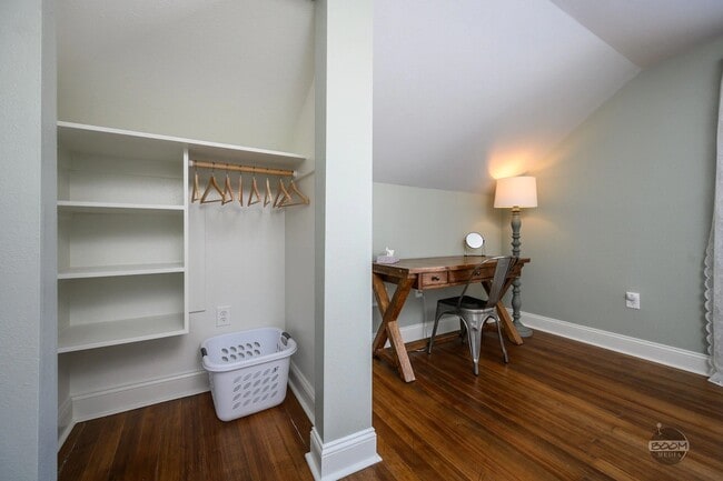 Building Photo - 4650 Bodenburg Loop