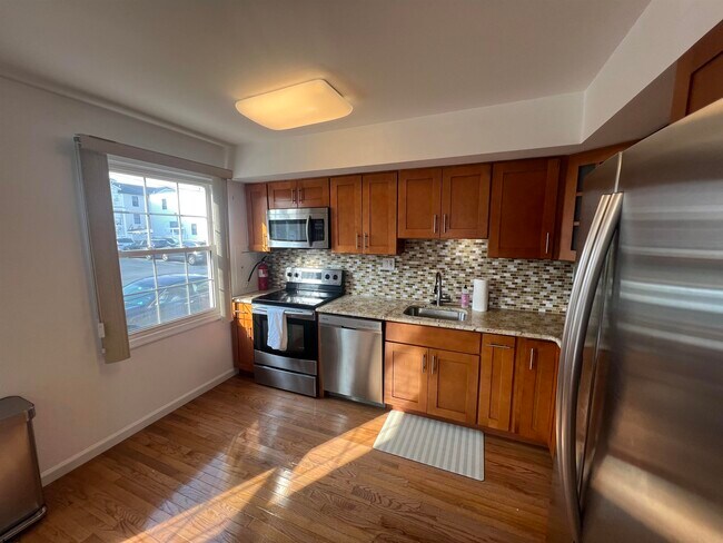 Building Photo - 9709 Monmouth Ave