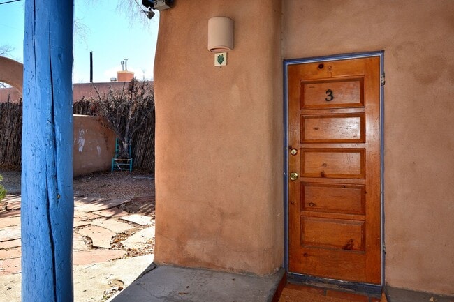 Building Photo - 142 Duran St