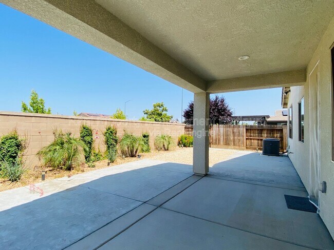 Building Photo - 1046 Lindsay Ln