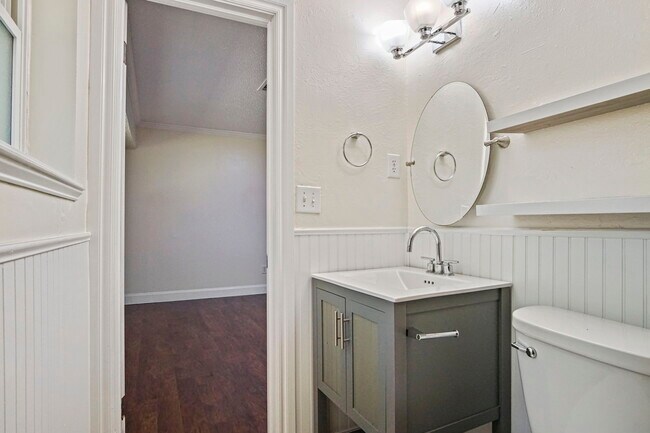 Building Photo - 625 Hawthorne Pl