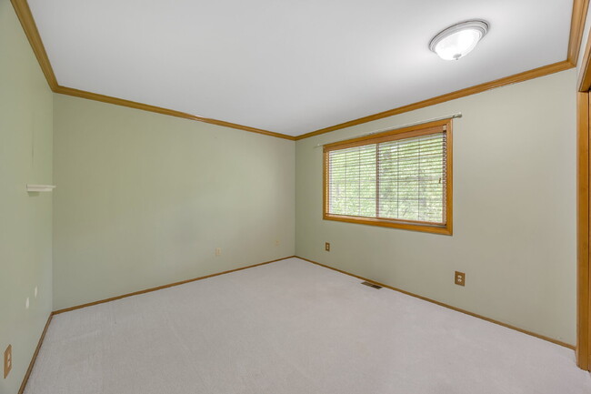 Building Photo - Welcome to your new home, located in Deer ...