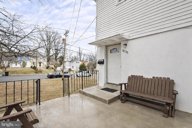 Building Photo - 10725 Maple St