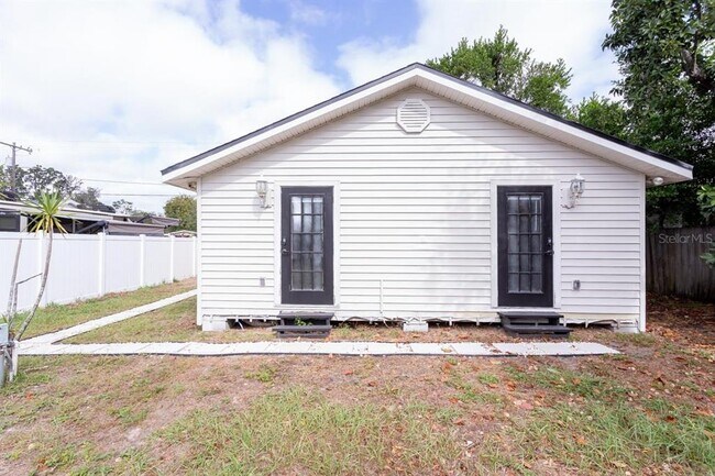 Building Photo - 4317 E Regnas Ave