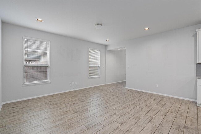 Building Photo - 300 Delta Crst