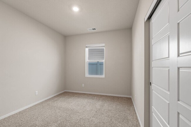 Building Photo - Newer 4 Bed 2 Bath DR Horton Home in Indian Trail