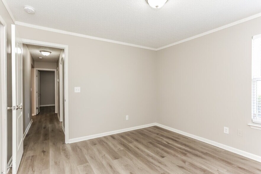 Building Photo - 857 Poydras Ln N