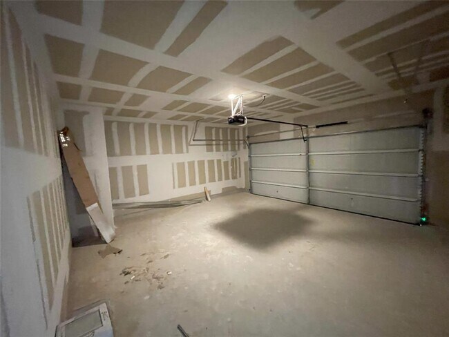 Building Photo - 125 Bennington Dr