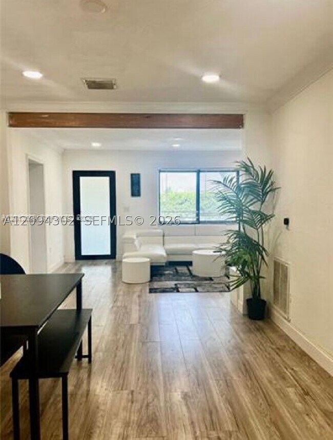 Building Photo - 12040 N Miami Ave