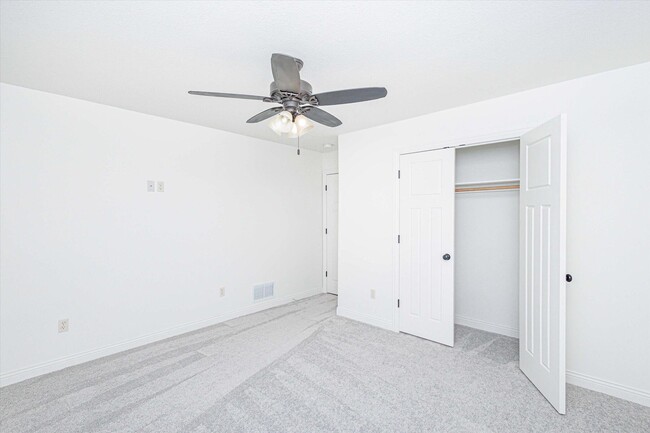 Building Photo - 6680 American Setter Dr