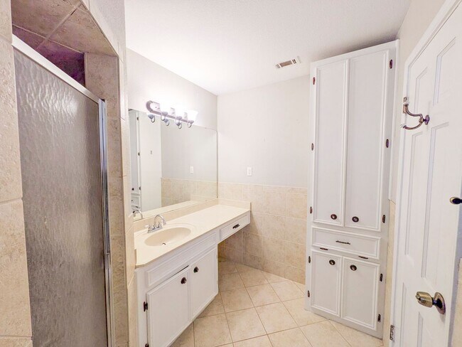 Building Photo - 6510 Daisy Dr